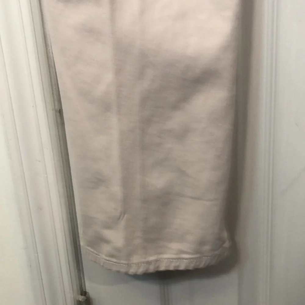JOHNNIE-O 98% COTTON 2 % SPANDEX PREWORN USED  WAIST 35.5